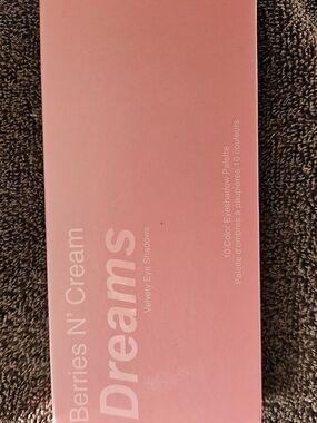 Berries N' Cream Dreams Velvet Eye Shadow Palette - Pink